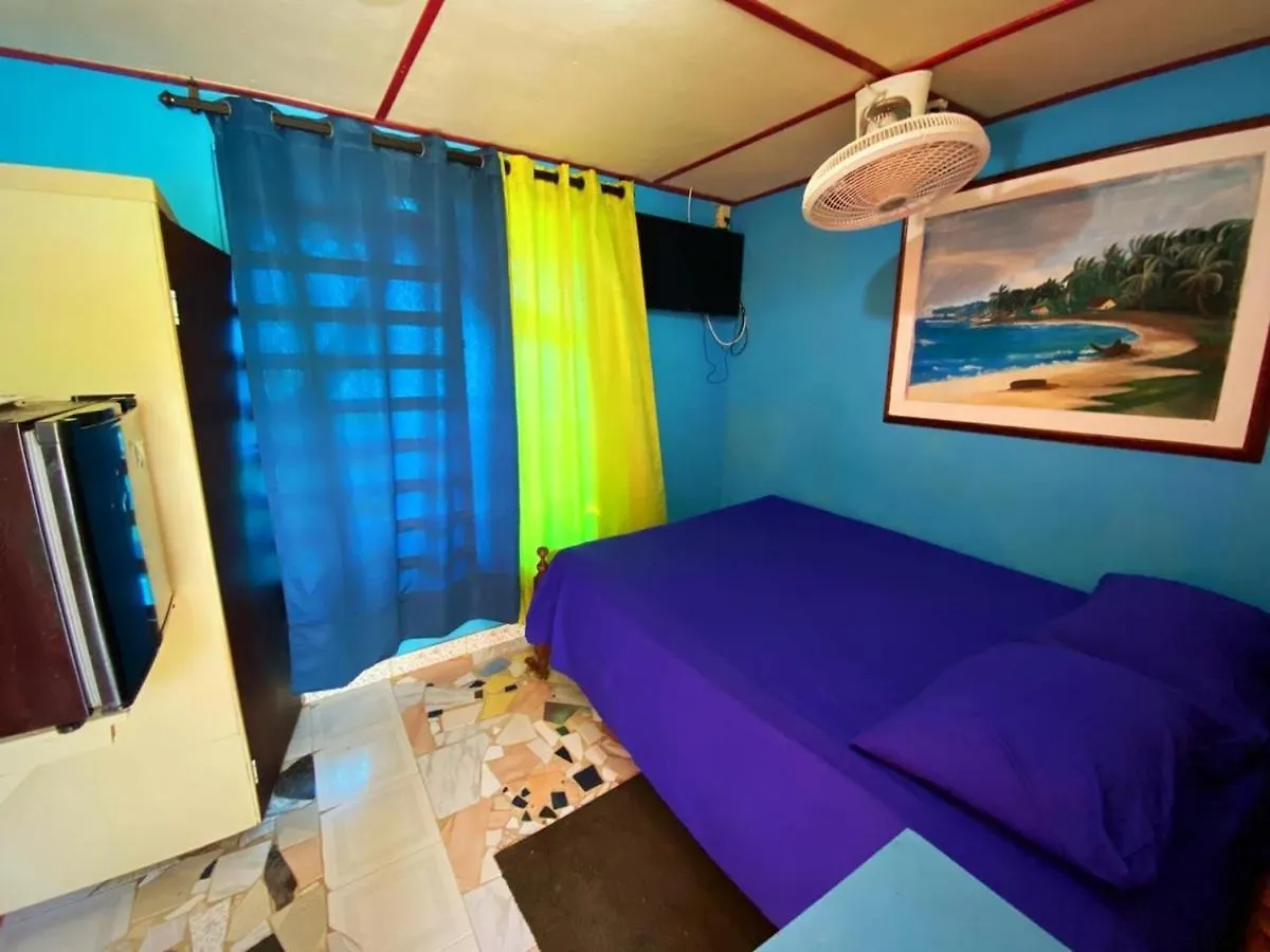 Yellow Moon Guesthouse & Apartments San Andrés