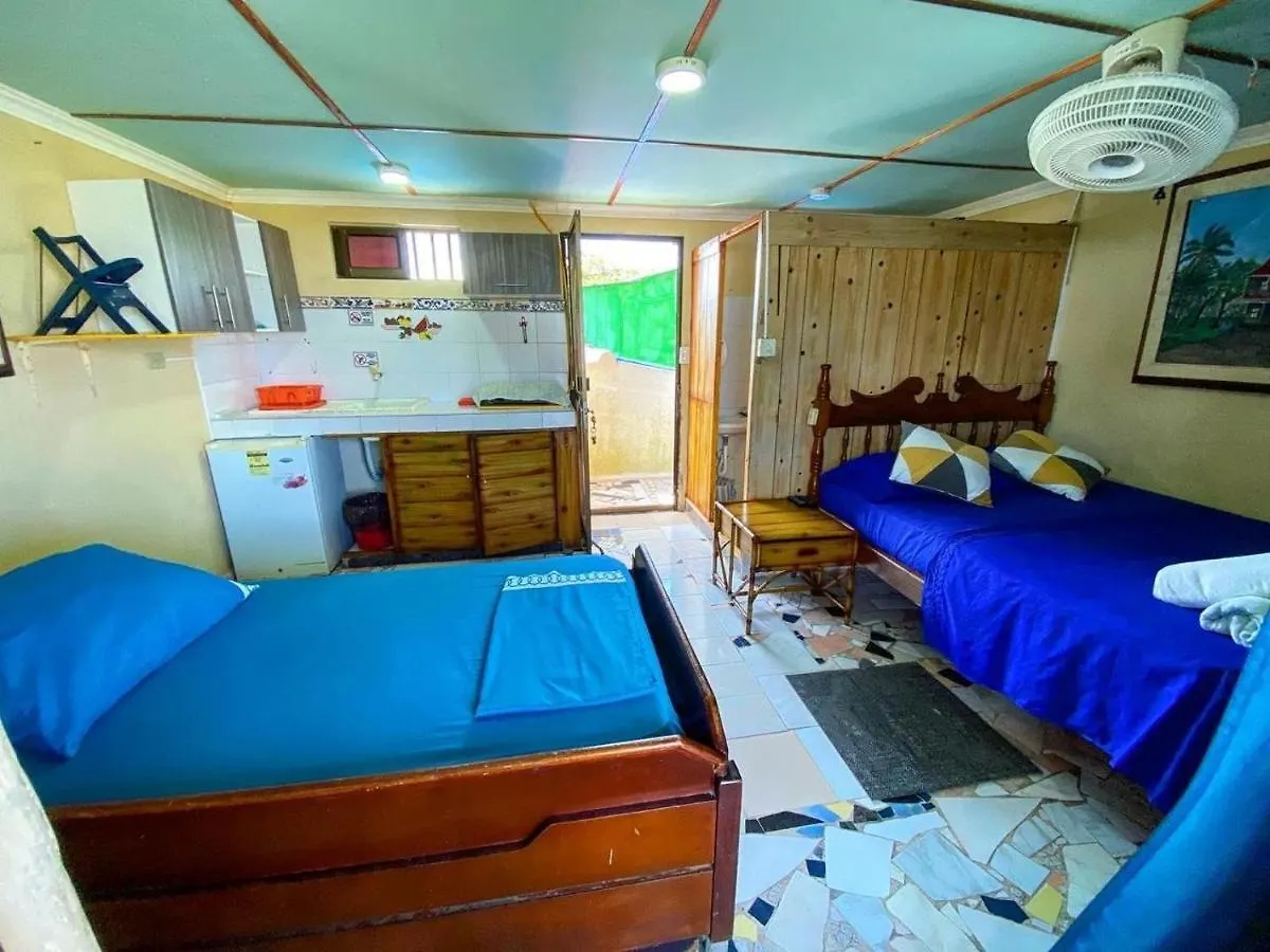 Yellow Moon Guesthouse & Apartments San Andrés 0*,  Colombie